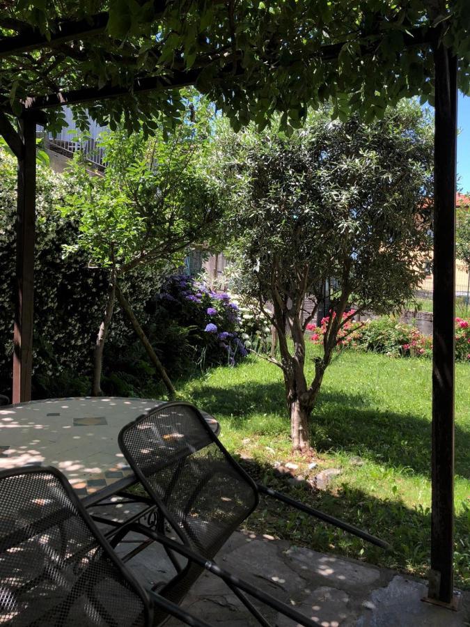 Ferienwohnung The Children Smile- With Private Garden Colico Exterior foto
