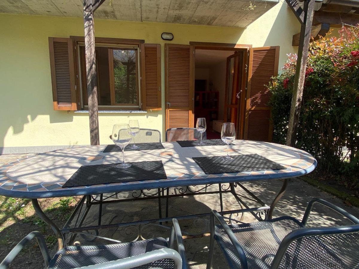 Ferienwohnung The Children Smile- With Private Garden Colico Exterior foto