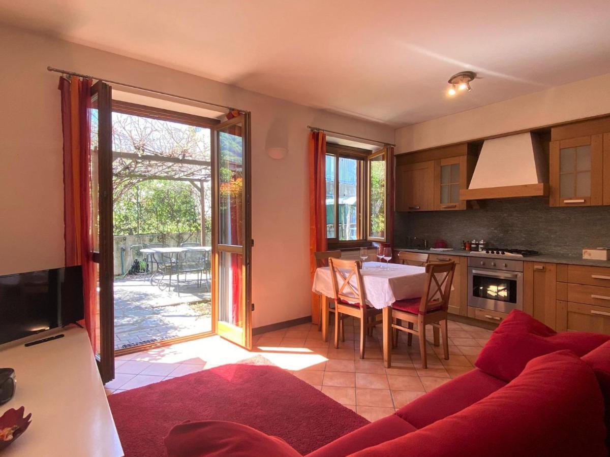Ferienwohnung The Children Smile- With Private Garden Colico Exterior foto